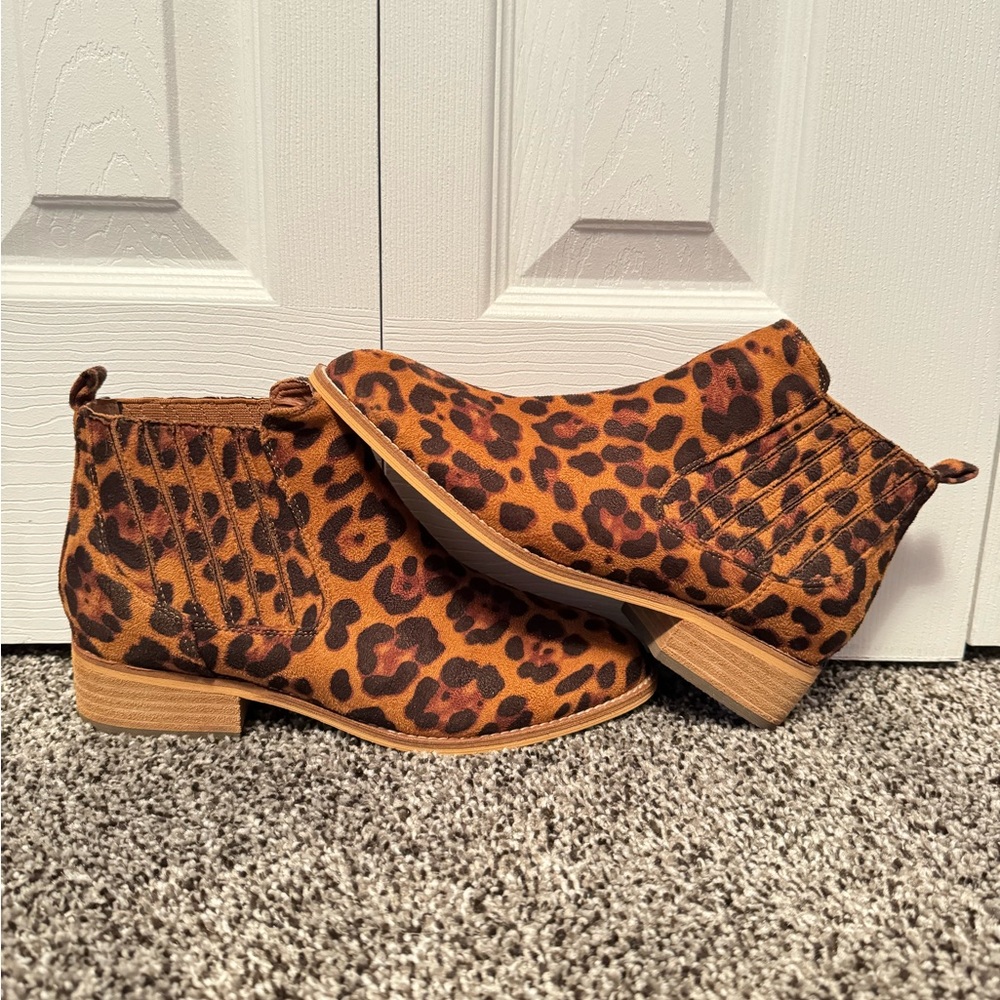 Leopard print ankle boots